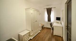 Гостевой дом Pensiunea Ana Chişcădaga Двухместный номер с 1 кроватью и общей ванной комнатой-2